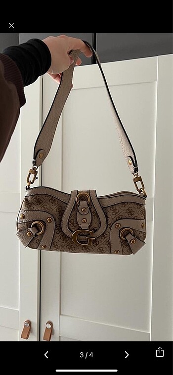 Guess krem omuz çantası