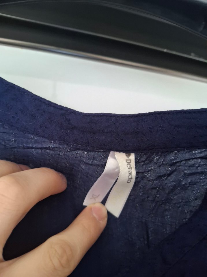 Lacivert V Yaka Düğmeli Keten Kadın Gömlek - Görsel 3