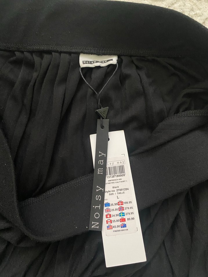 Siyah Piliseli Midi Etek - Görsel 3