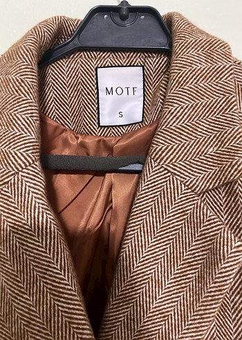 Uzun kahverengi düğmeli kaban - Görsel 5