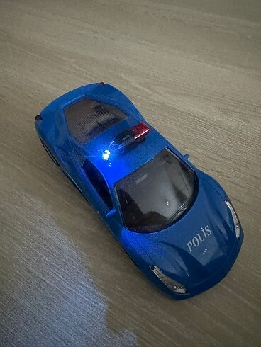 Kumandalı oyuncak polis araba