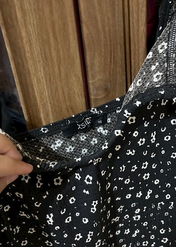 LC Waikiki Siyah Çiçek Desenli Fırfırlı Midi Elbise