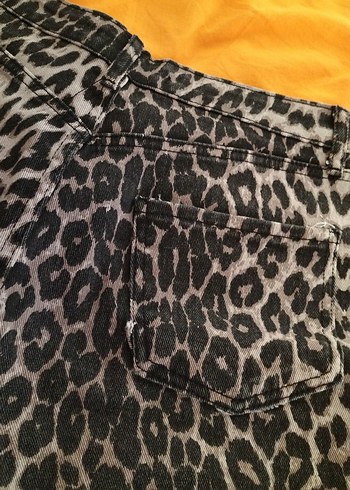 m Beden Leopar Desenli Kemerli Kadın Mini Şort