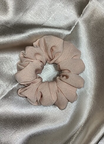 Pudra pembesi saç tokası scrunchie 
