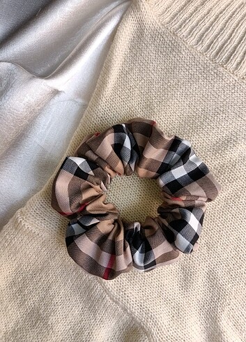 Burberry saç lastiği scrunchie 