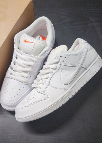 Nike SB Dunk Low Triple White