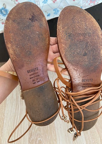 Boncuklu Yılan Desenli Taba Deri düz Sandalet - Görsel 4