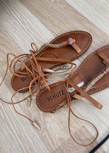 Boncuklu Yılan Desenli Taba Deri düz Sandalet - Görsel 3