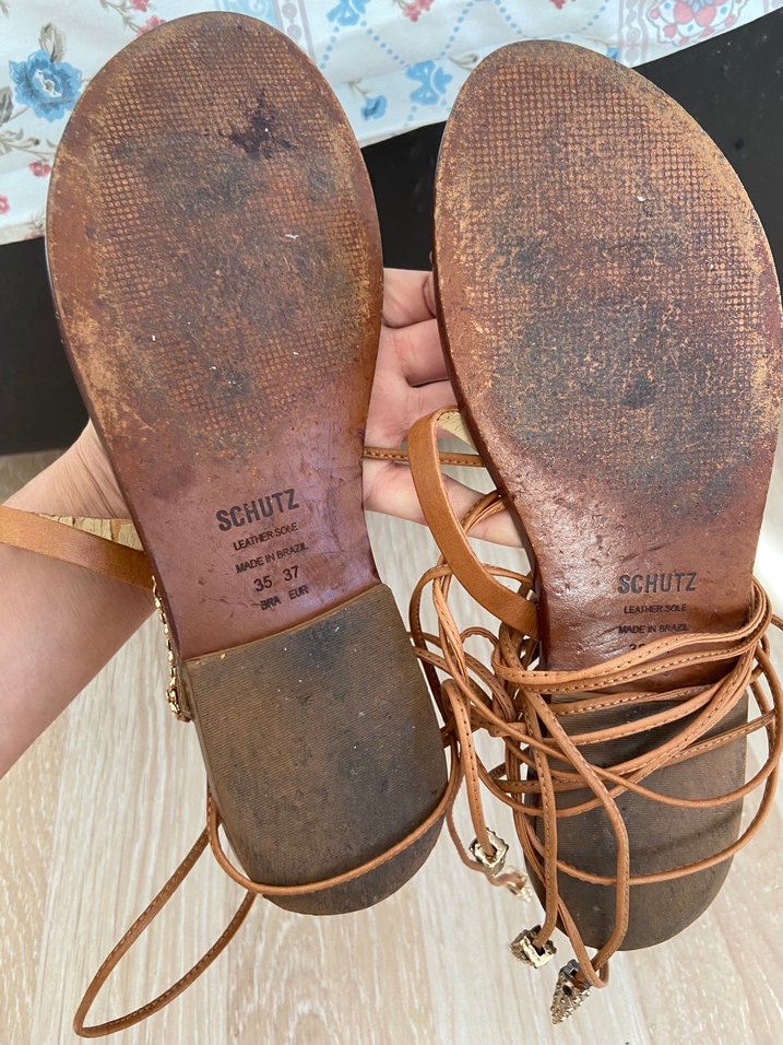 Boncuklu Yılan Desenli Taba Deri düz Sandalet - Görsel 4