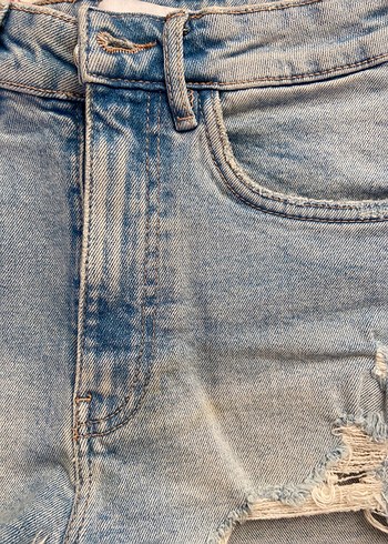 Zara Bohem Tarz Mini Yırtık Kot Şort - Görsel 2