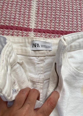 Zara Düğmeli Beyaz Kadın Mini Kot Şort - Görsel 3