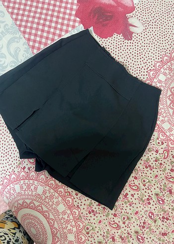 Siyah Mini Etek Rahat Kesim