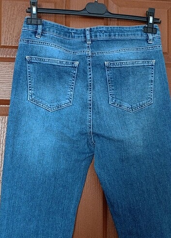 32 Beden mavi Renk LC Waikiki kot pantolon.