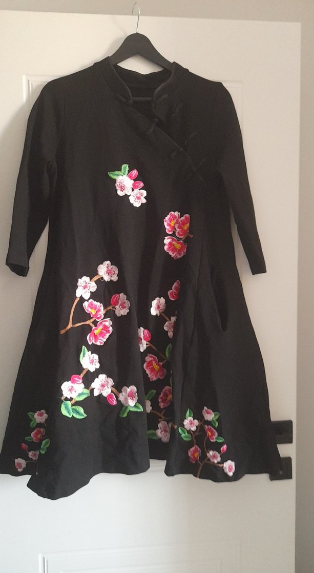 Nakışlı kısa elbise - Görsel 2