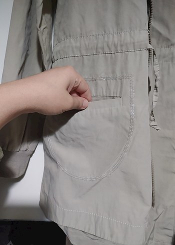 Bej Kapüşonlu Kemerli Kısa Kadın Ceket - Görsel 3