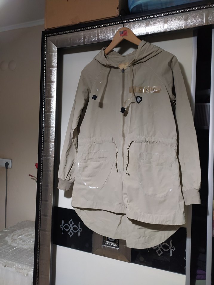 Bej Kapüşonlu Kemerli Kısa Kadın Ceket - Görsel 2