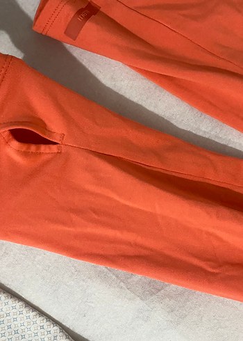 Turuncu Yarım Fermuarlı Yüksek Yakalı Spor Üst - Görsel 3