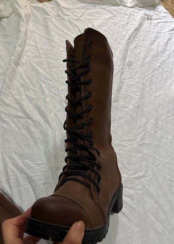 Kahverengi Kadın Bot - Görsel 2