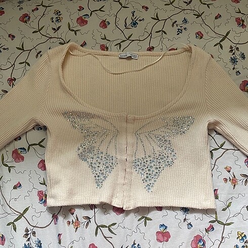 Y2K Bershka Bej Kelebek Taşlı Crop
