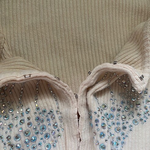 m Beden Y2K Bershka Bej Kelebek Taşlı Crop