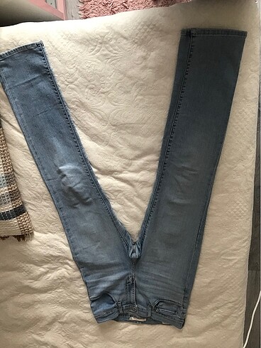 Levis High Rise Straight Jean