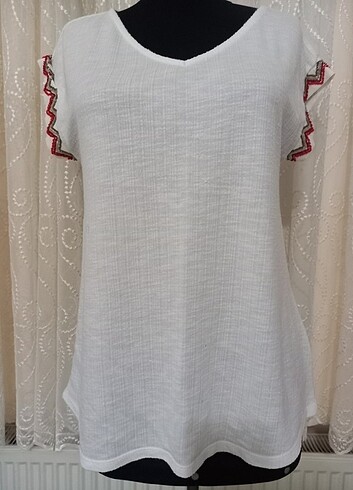 Koton M beden nakış desenli Tshirt