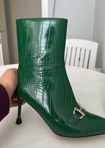 Yeşil Parlak Deri Stiletto Topuklu Kadın Bot - Görsel 2