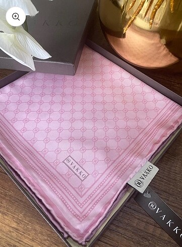 Vakko Monogram desen twill ipek eşarp