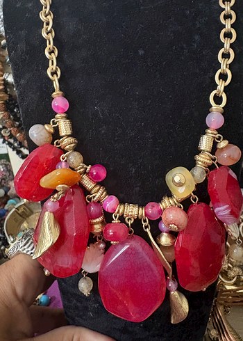 American Vintage Canli Pembe Tasli Altin Zincirli Bogaz Kolye