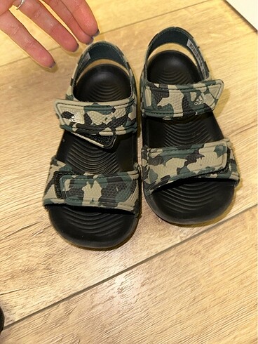 Adidas sandalet
