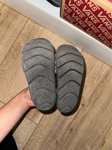 24 Beden çeşitli Renk Adidas sandalet