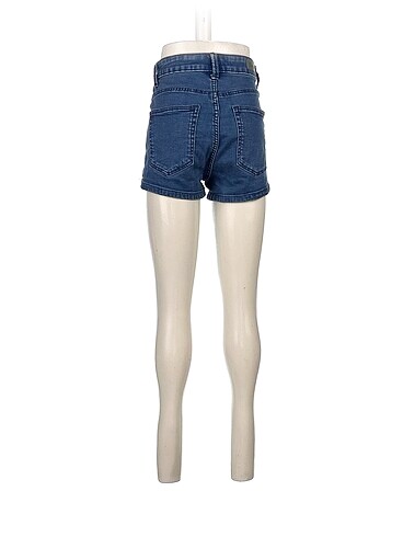 32 Beden Bershka Mini Şort %70 İndirimli.