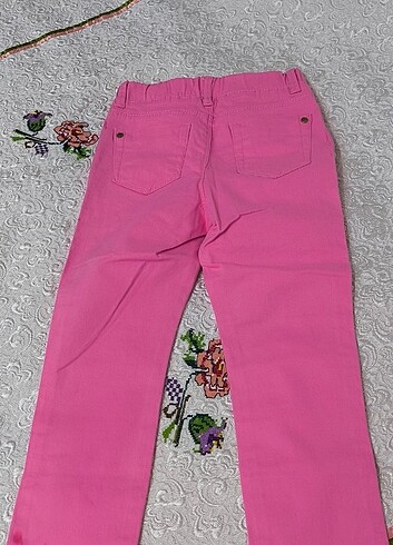 Pembe yazlık kot pantolon