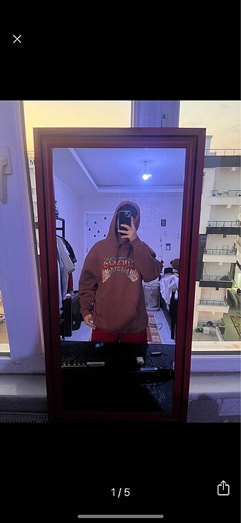Sweatshirt