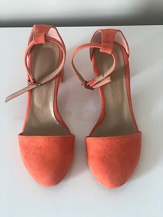 turuncu ayakkabı