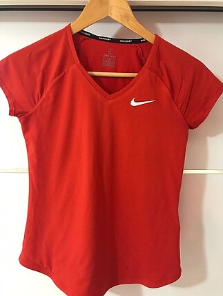 Orjinal nike 10-12 yaş tişört