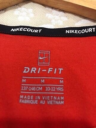 11-12 Yaş Beden Orjinal nike 10-12 yaş tişört