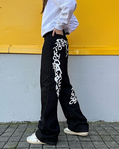 m Beden siyah Renk KALP BASKI FLARE JEAN
