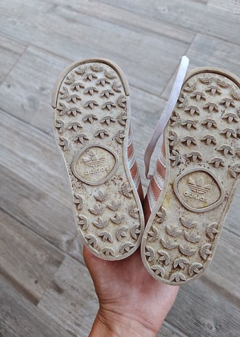 24 Beden Kız Çocuk Adidas spor ayakkabı