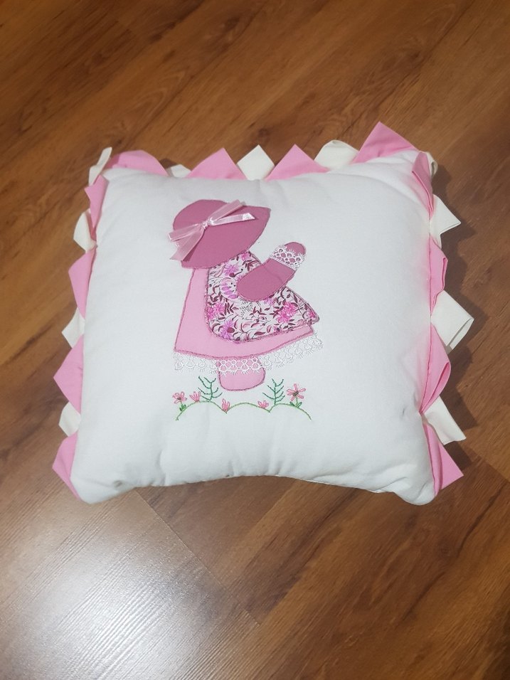 Pembe Nakışlı Dekoratif Yastık - Görsel 3