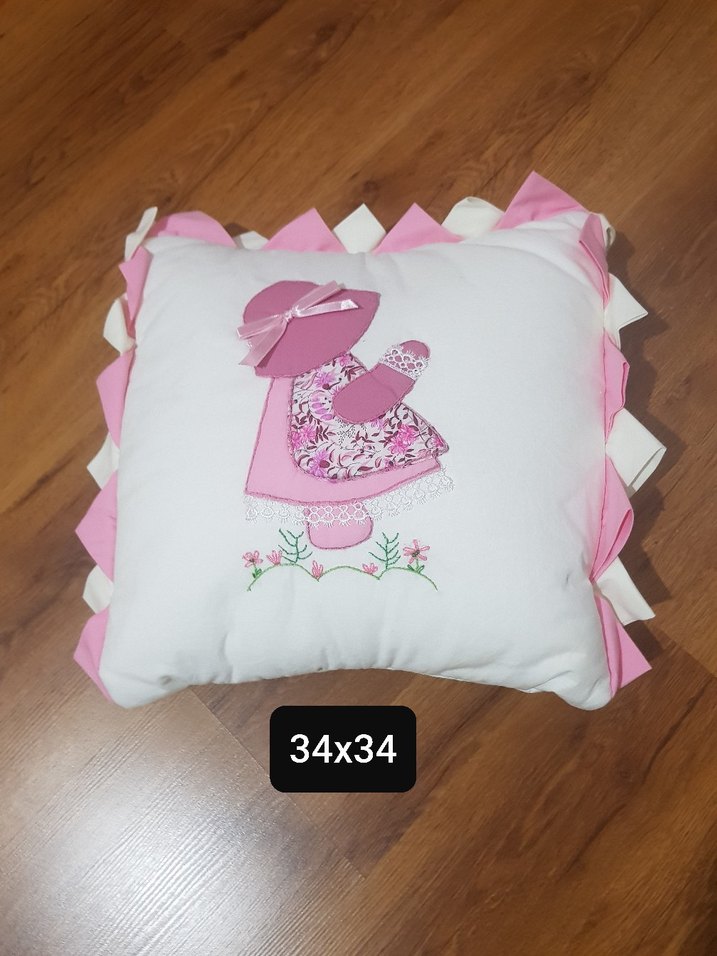 Pembe Nakışlı Dekoratif Yastık - Görsel 2