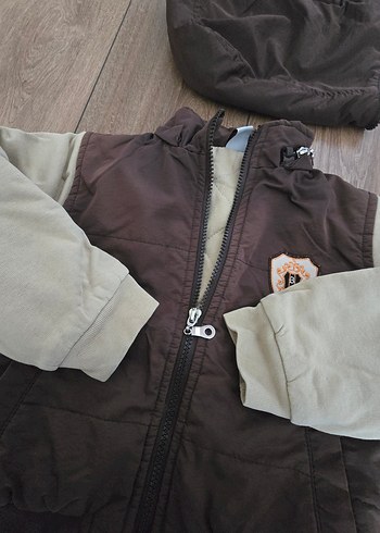 Kapüşonlu Kemerli Kahverengi Erkek Çocuk Mont - Görsel 2