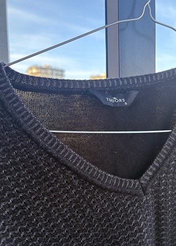 V Yaka Siyah Erkek Triko Kazak TUDORS - Görsel 2