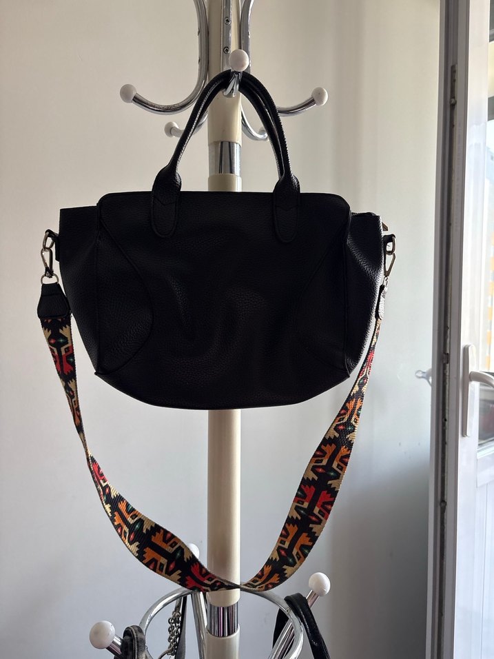 Desenli Askılı Siyah Deri Kadın Çanta - Görsel 3