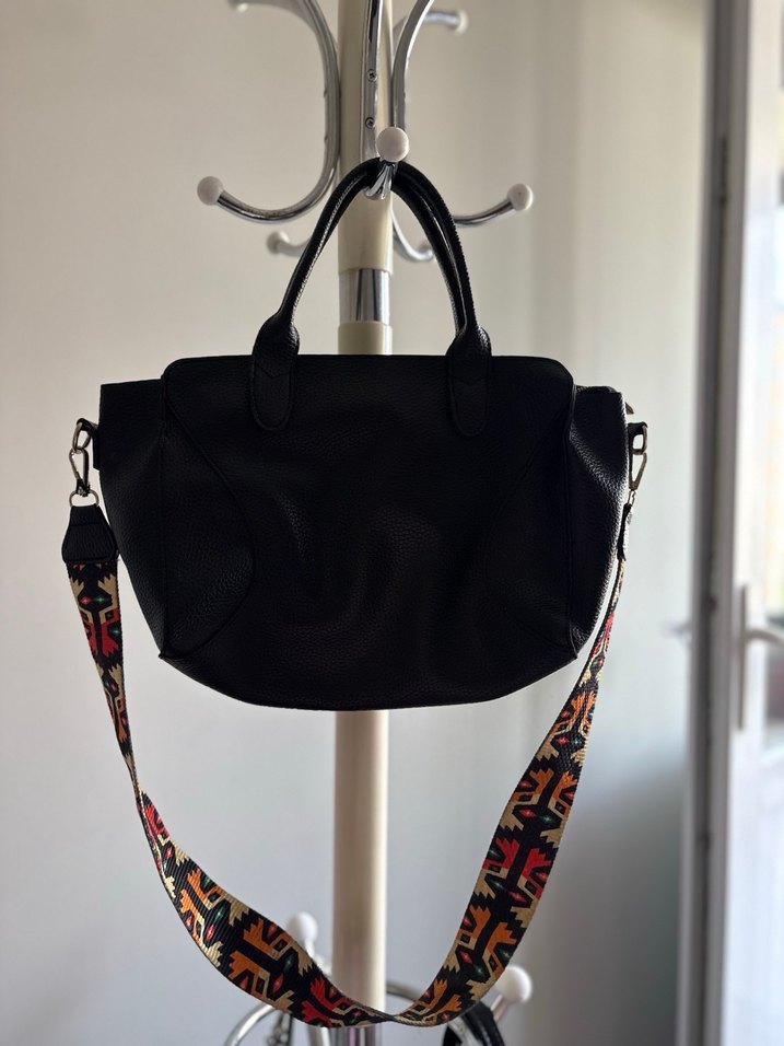 Desenli Askılı Siyah Deri Kadın Çanta - Görsel 2