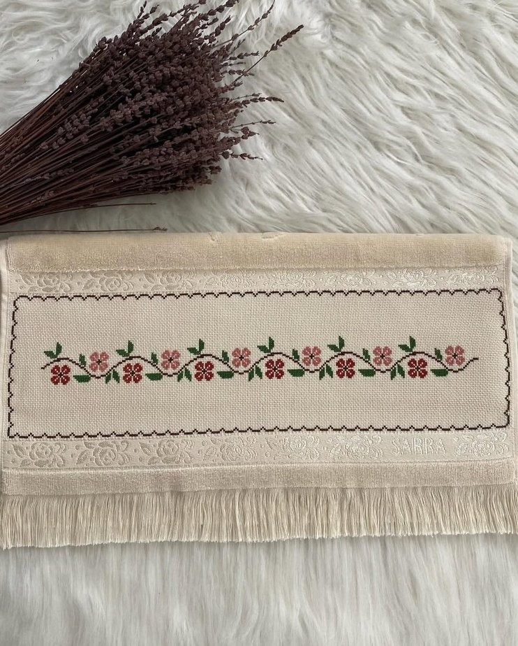 Nakışlı Beyaz Havlu etamin - Görsel 2