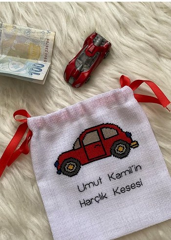Kırmızı Oyuncak Araba ve Harçlık Kesesi