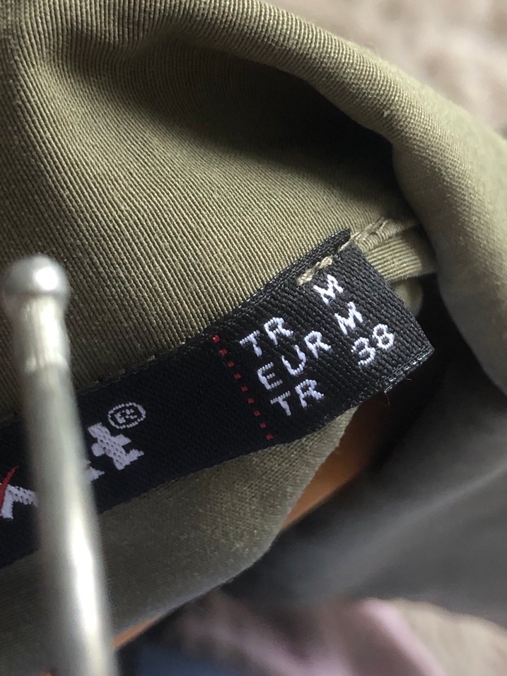 Düğmeli Haki yağmurluk paraşüt ceket zara manuka lamelif suud - Görsel 3