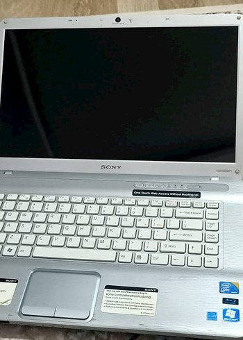 Beyaz Sony Dizüstü Bilgisayar