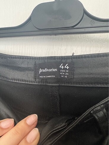44 Beden Bershka deri pantolon